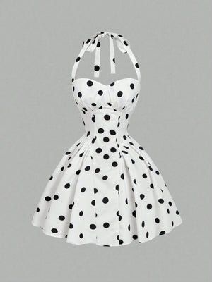 Vestido Corto Blanco Y Negro De Lunares Halter vista frontal con falda campana.
