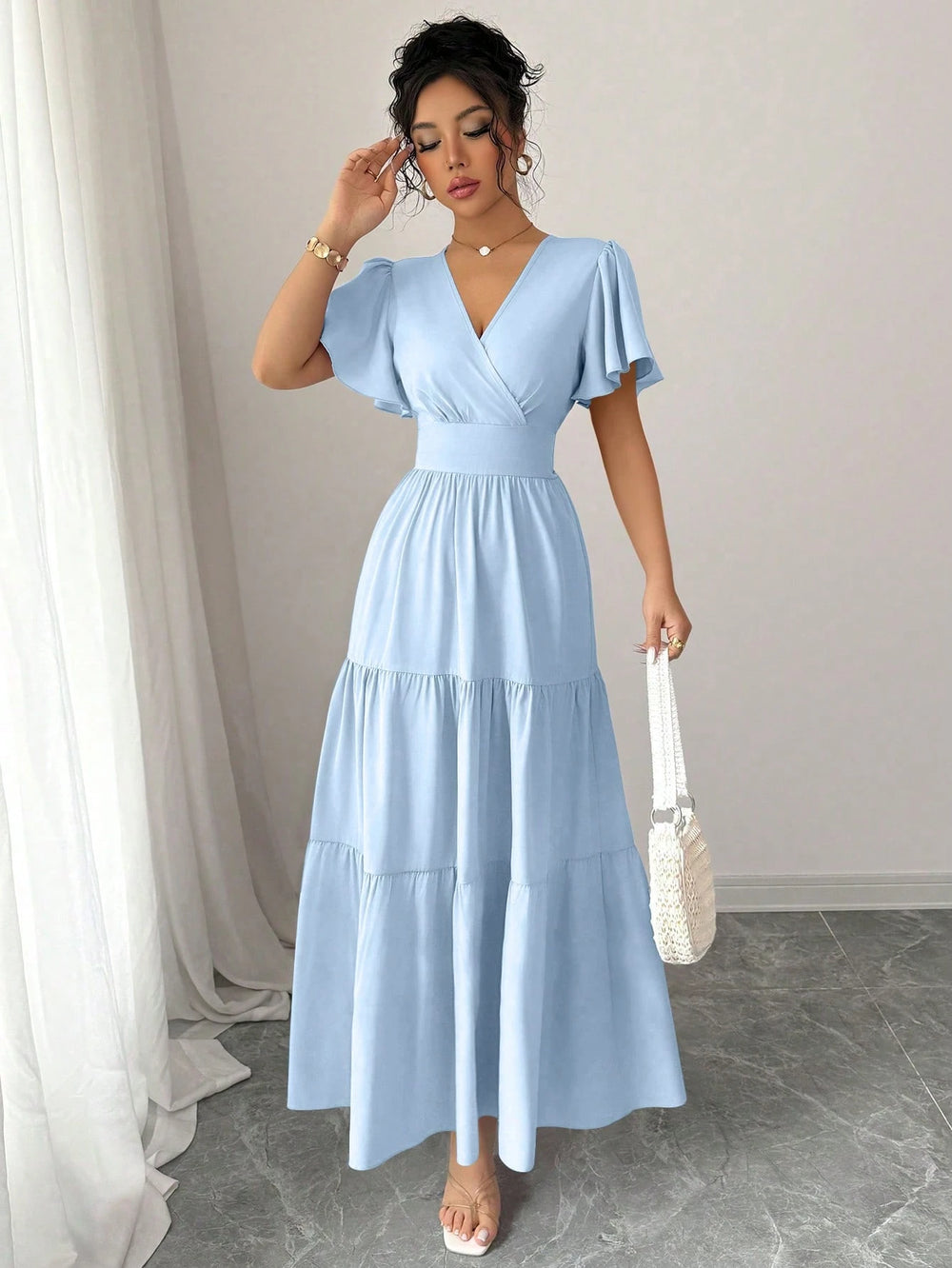 Vestido Largo Celeste Con Manga Volante Y Escote En V