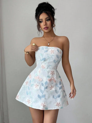 Vestido Corto Elegante Blanco Bordado sin tirantes vista frontal
