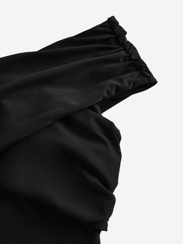 Traje De Baño Negro Con Falda Y Hombros Descubiertos