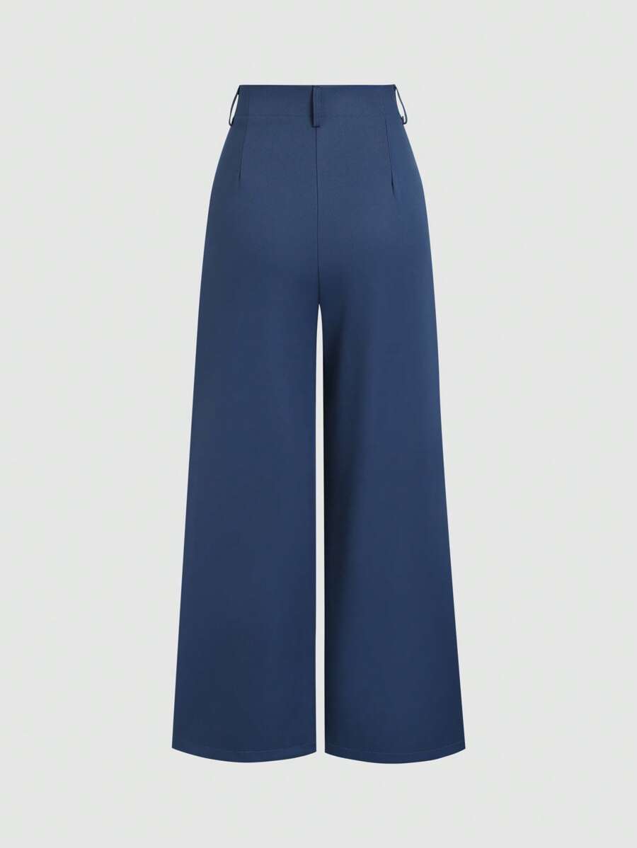 Vista frontal de un pantalón palazzo de vestir color azul marino con talle alto y pinzas.