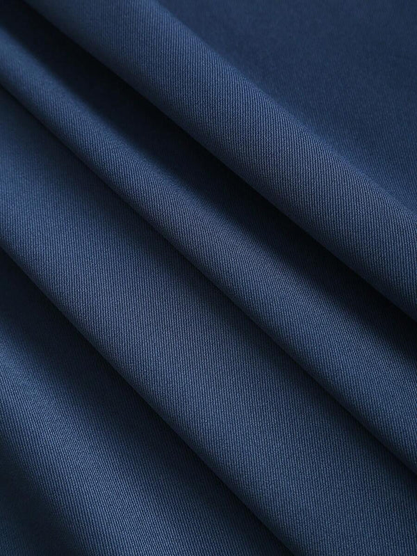 Pantalón formal de pierna ancha color azul marino sobre un fondo blanco.