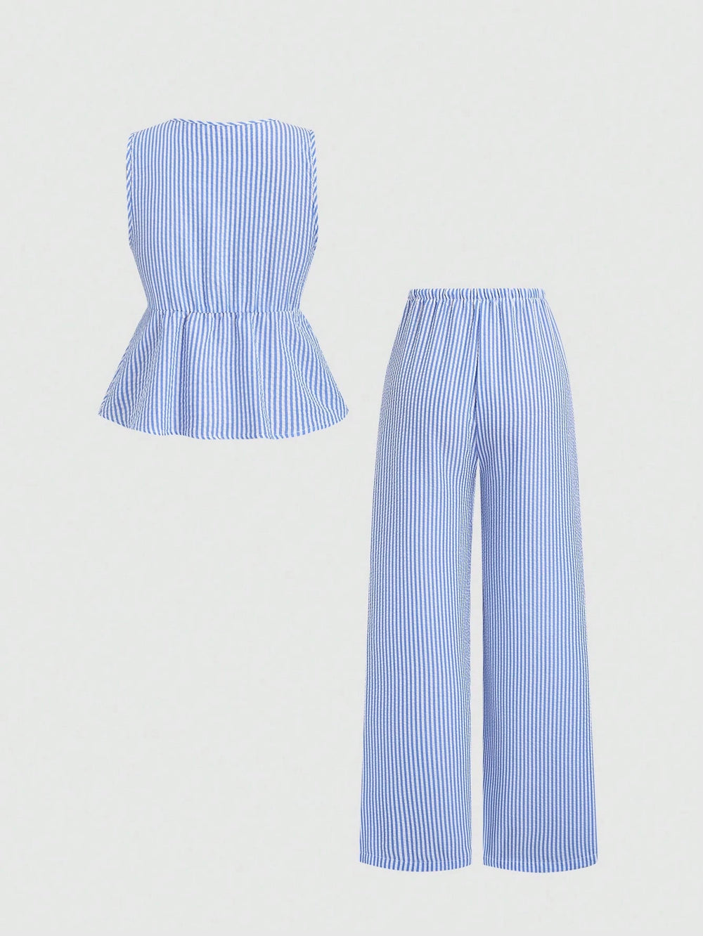 Conjunto azul a rayas casual para mujer.