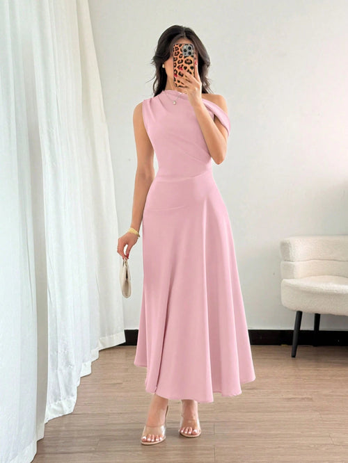 Vestido largo elegante rosa asimétrico frontal.
