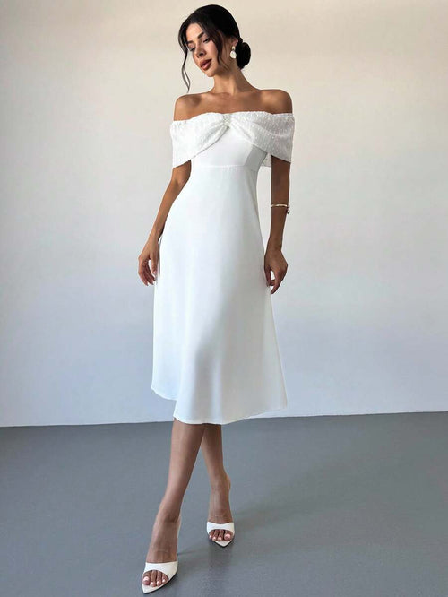 Vestido elegante blanco con escote palabra de honor visto de frente.