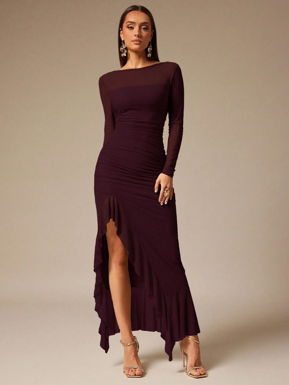 Vestido Maxi Ajustado Granate Asimétrico con volantes vista frontal
