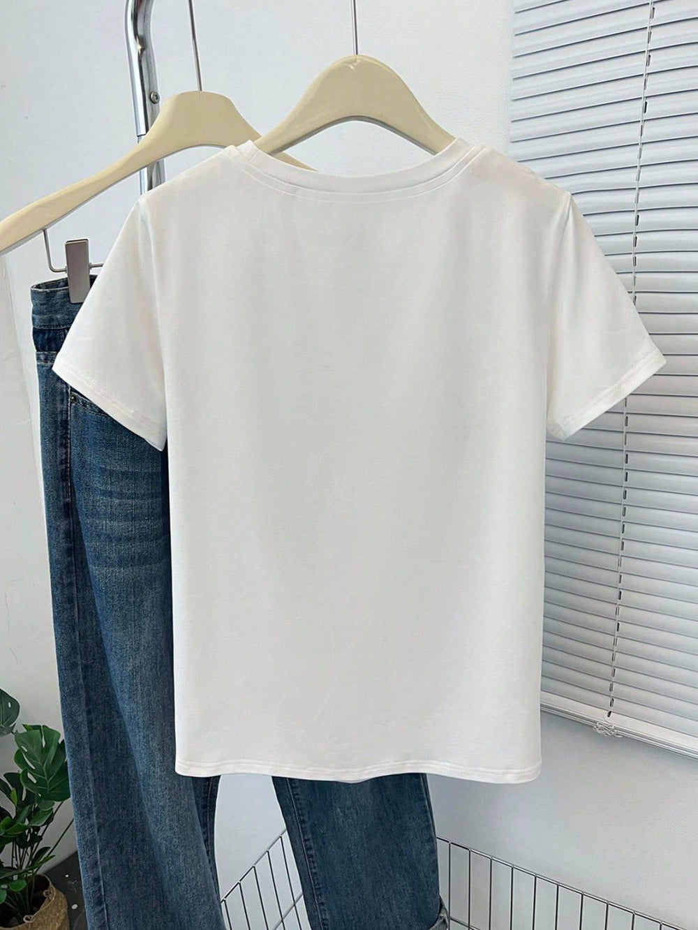 Camiseta Gráfica Con Bordado De Hongos