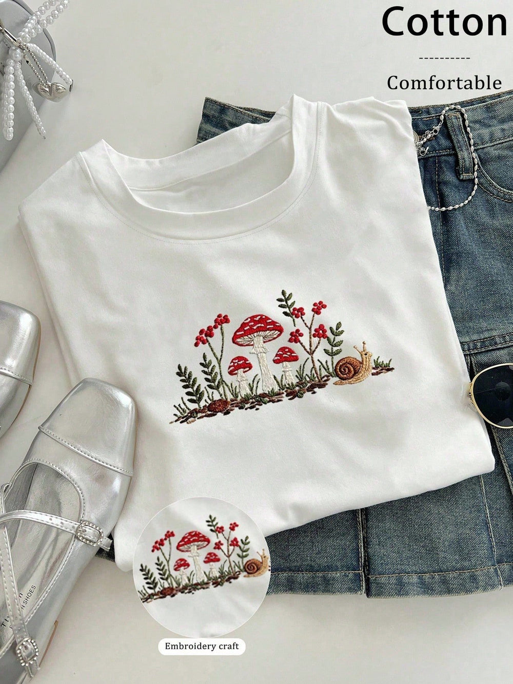 Camiseta Gráfica Con Bordado De Hongos