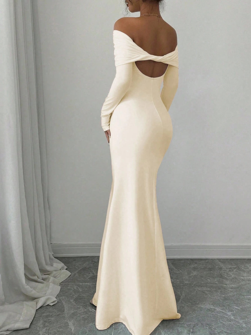 Vestido Largo Caqui Hombros Descubiertos vista frontal elegante
