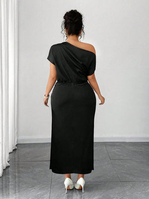 Vestido elegante negro asimétrico midi vista trasera.