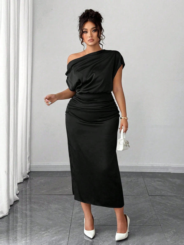 Vestido elegante negro asimétrico midi completo.
