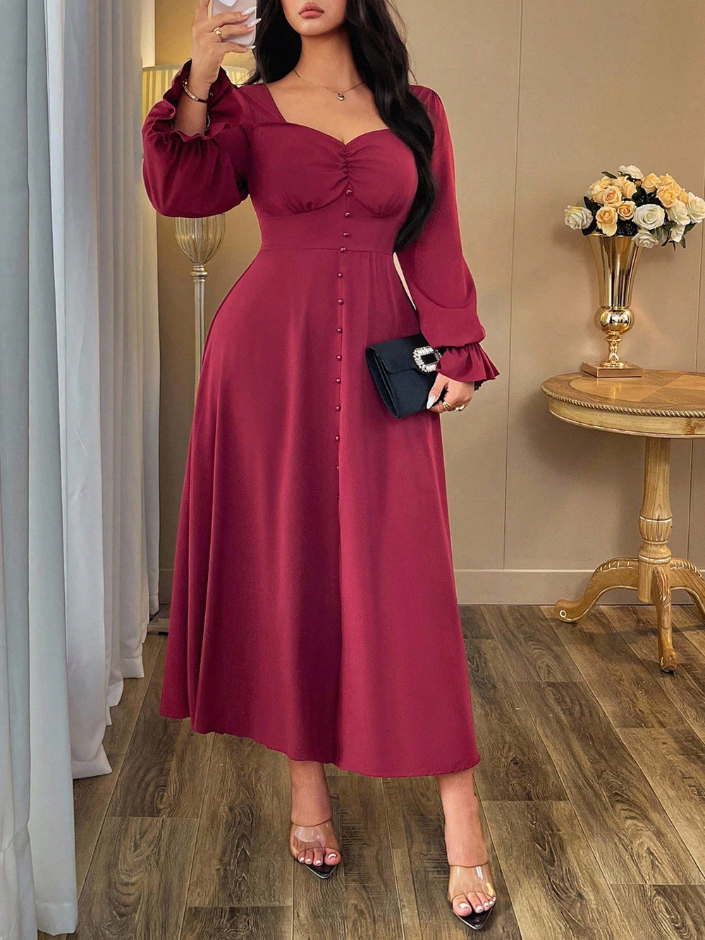 Vestido rojo elegante midi con escote corazón de frente