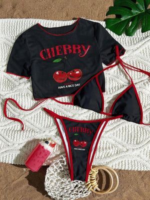 Bikini halter con camiseta Cherry 3 piezas multicolor con ribete rojo en contraste