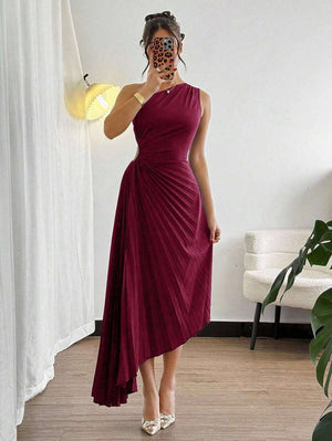 Vestido Asimétrico De Un Hombro Plisado Color Vino