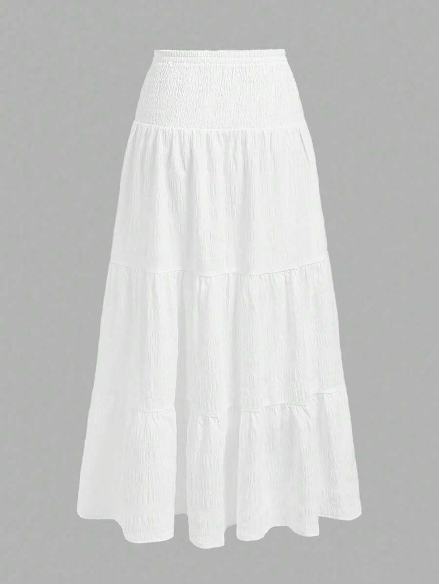 Falda larga blanca con capas y talle alto, vista frontal.
