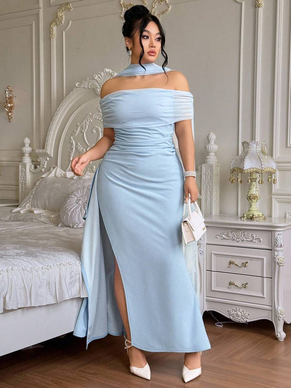 Vestido De Fiesta Celeste Con Hombros Descubiertos Y Abertura