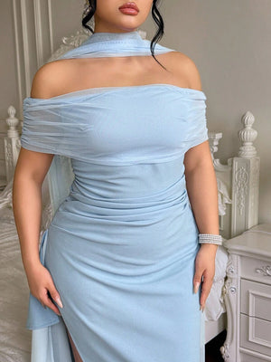 Vestido De Fiesta Celeste Con Hombros Descubiertos Y Abertura