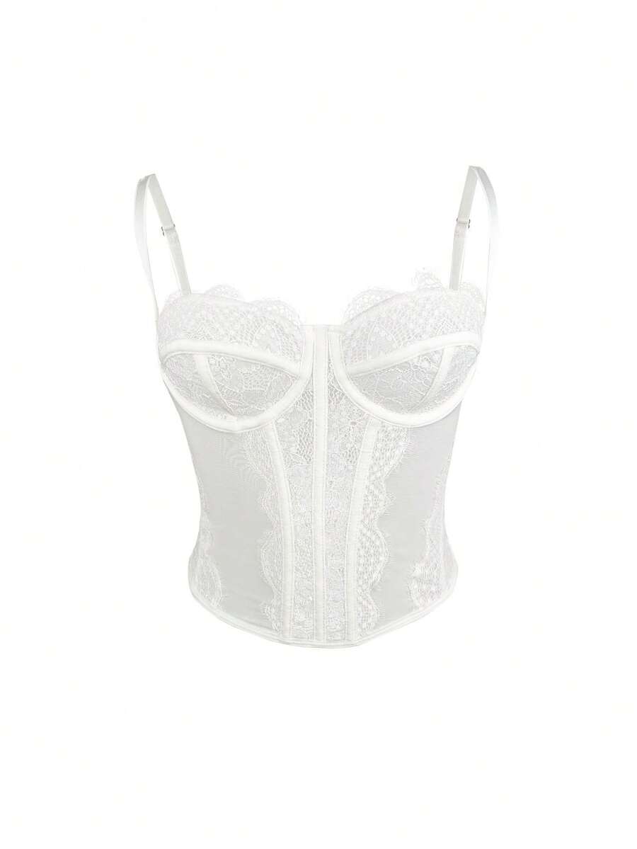 Vista frontal de top corset de encaje blanco con tirantes ajustables.