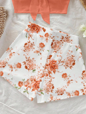 Conjunto De Playa Coral Con Top Bandeau Y Shorts Florales detalle del short floral.
