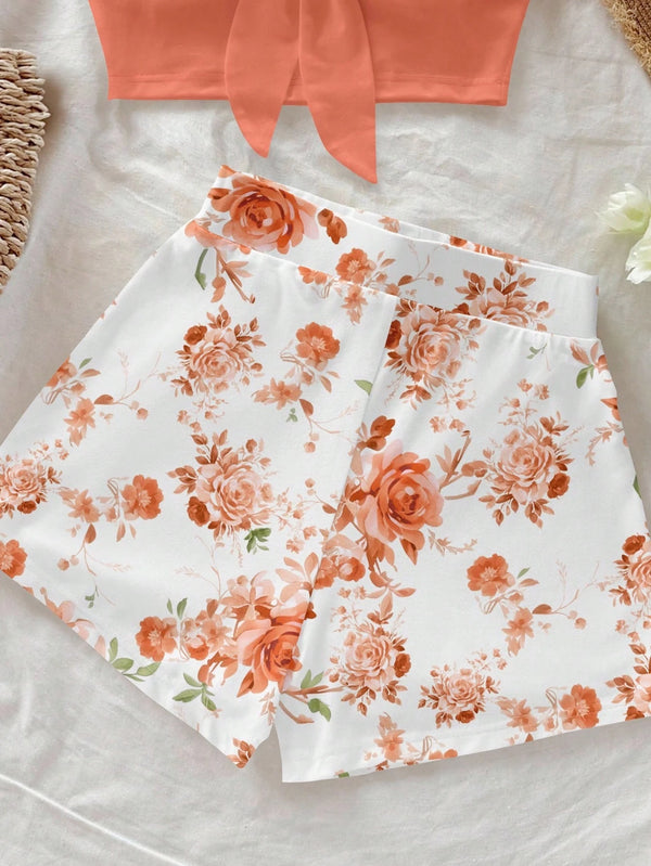 Conjunto De Playa Coral Con Top Bandeau Y Shorts Florales detalle del short floral.
