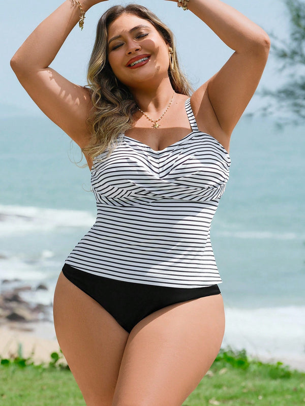 Bikini blanco y negro con braga negra lisa