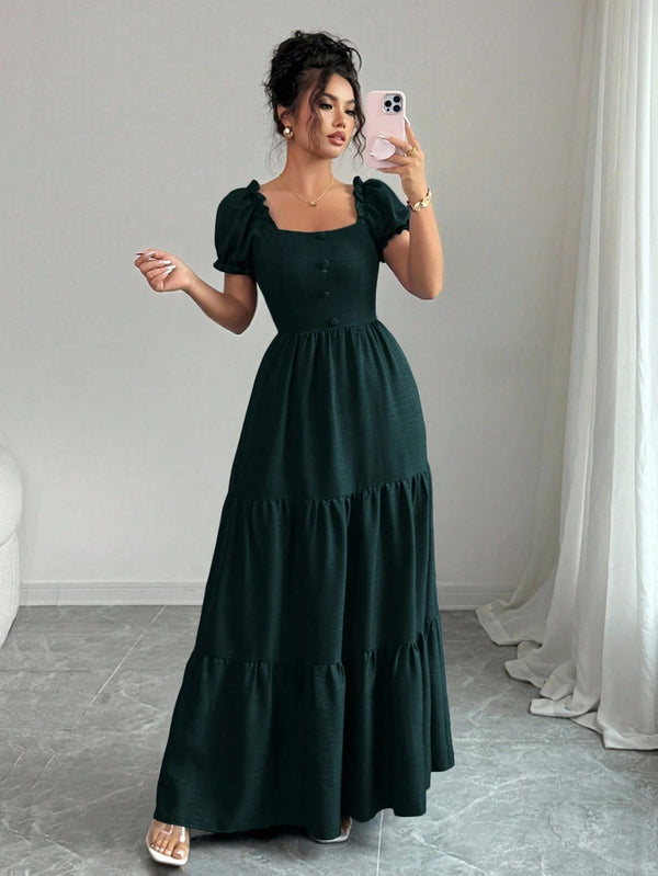Vestido Largo Verde Oscuro A Línea look completo con botones y volantes.
