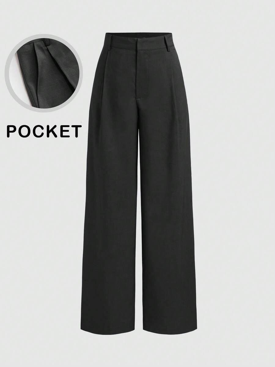 Vista frontal de un pantalón formal negro de pierna ancha con talle alto.