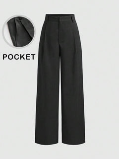 Vista frontal de un pantalón formal negro de pierna ancha con talle alto.