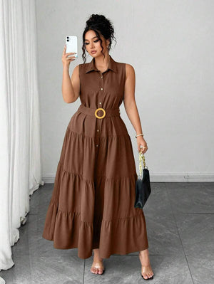Mujer modelando un vestido camisero maxi de color café, sin mangas y con cinturón.