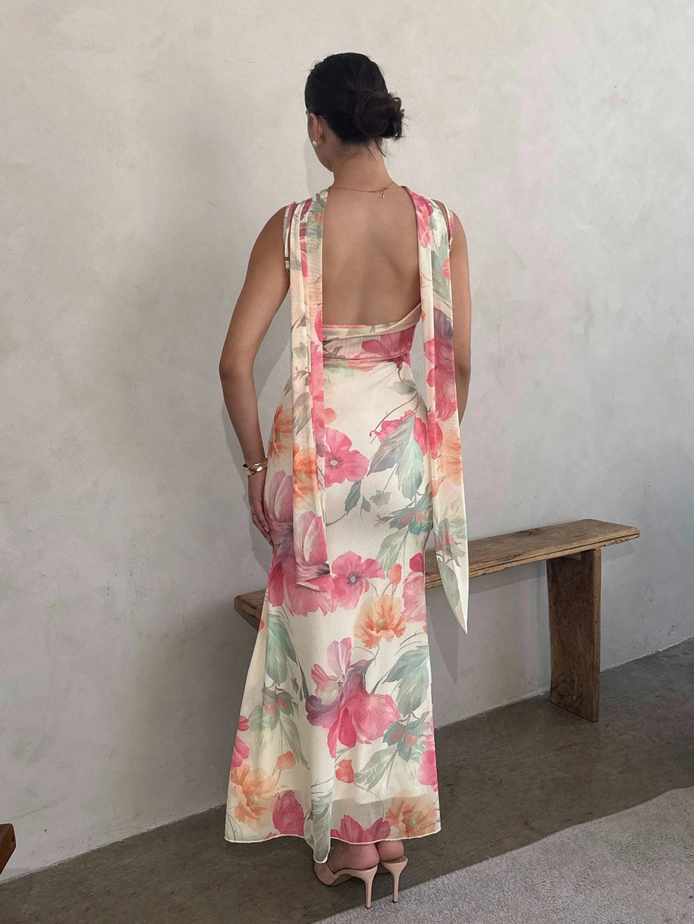 Vestido Largo Bohemio Rosa con estampado floral vista frontal
