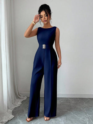 Mono largo azul marino elegante con cinturón vista frontal.