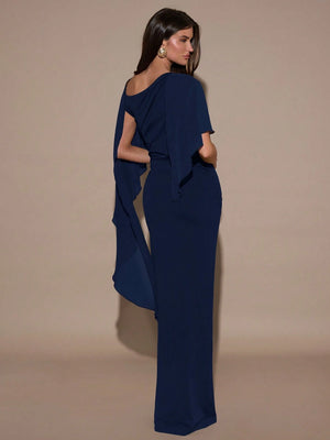 Imagen 2: Vista lateral del Vestido Largo Azul Marino mostrando la caída de la capa.