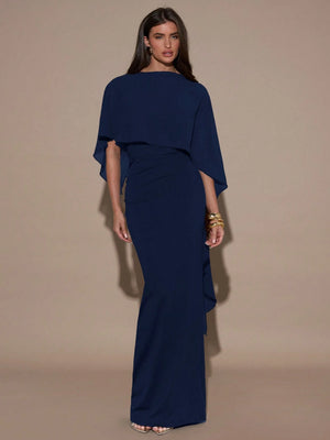 Imagen 1: Mujer elegante modelando el Vestido Largo Azul Marino de frente.