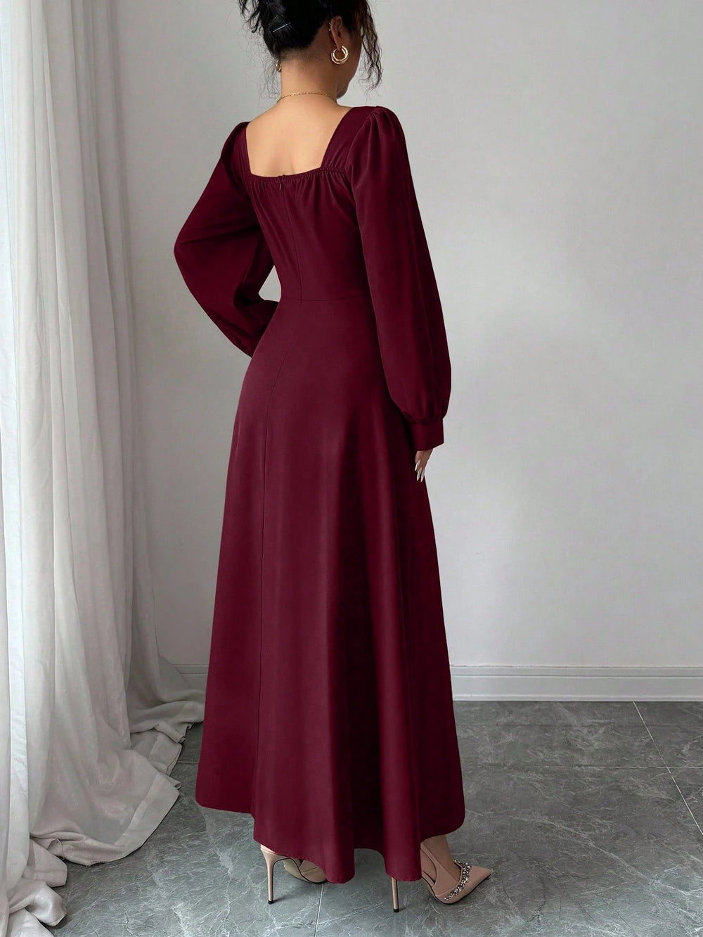 Vestido largo burdeos escote corazón elegante manga larga vista frontal