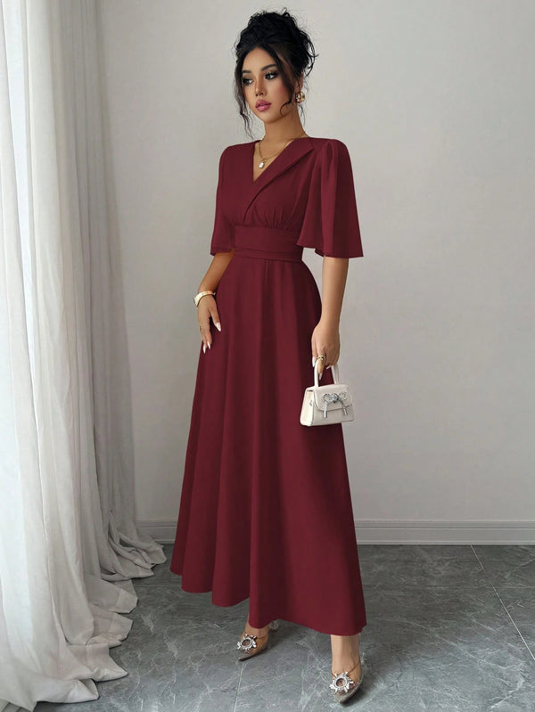 Vestido Burdeos Largo A Línea Con Manga Farol detalle cuello camisero.
