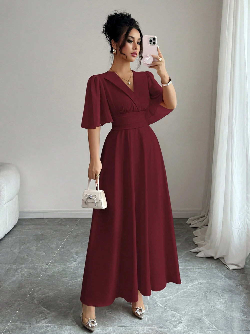 Vestido Burdeos Largo A Línea Con Manga Farol vista frontal completa.
