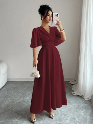 Vestido Burdeos Largo A Línea Con Manga Farol vista frontal completa.
