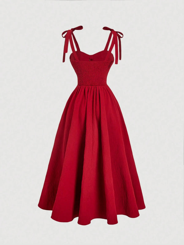 Vestido midi rojo con tirantes y espalda descubierta vista posterior
