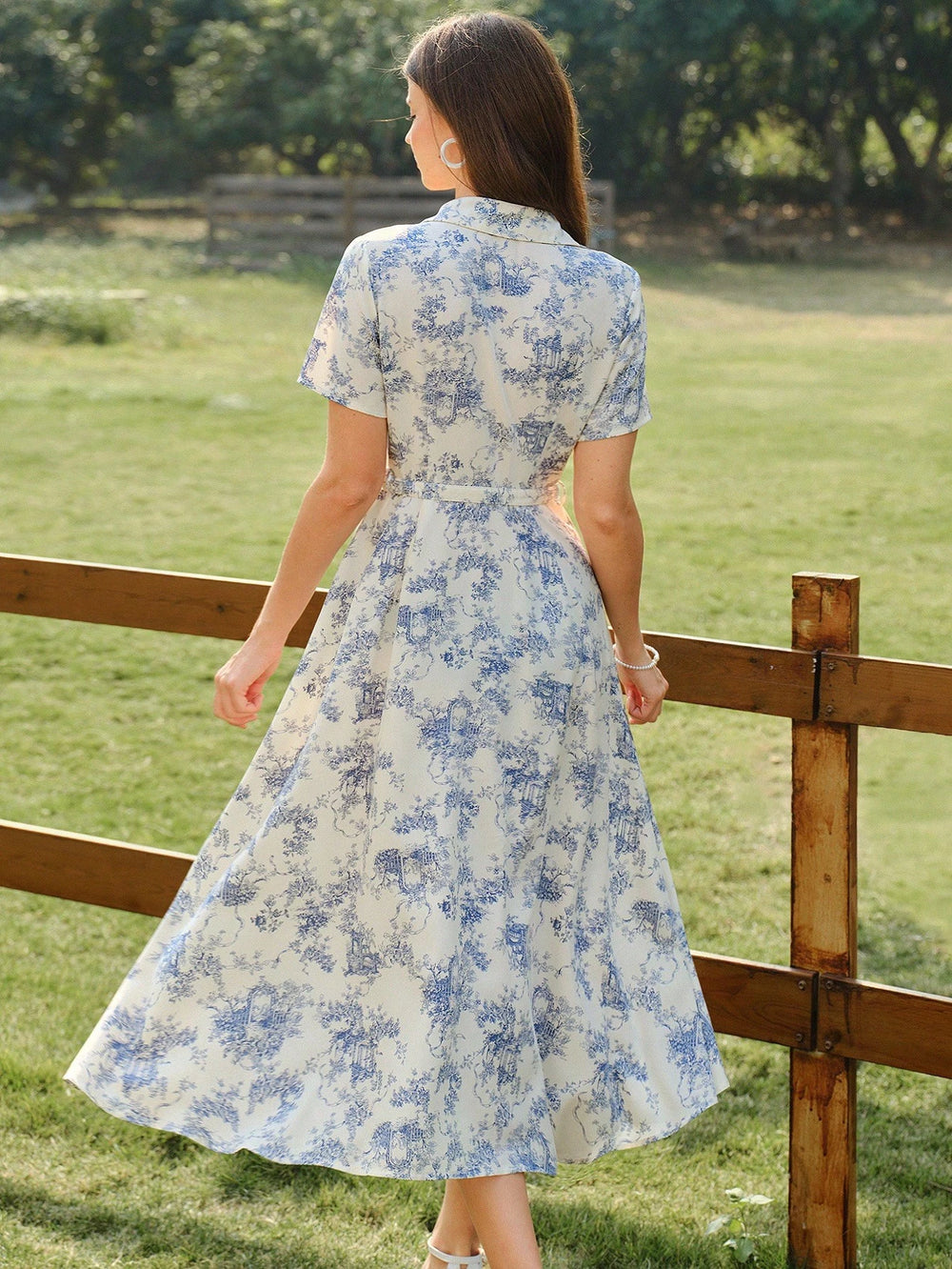 Vestido Midi Bohemio Azul Y Blanco con cinturón vista frontal
