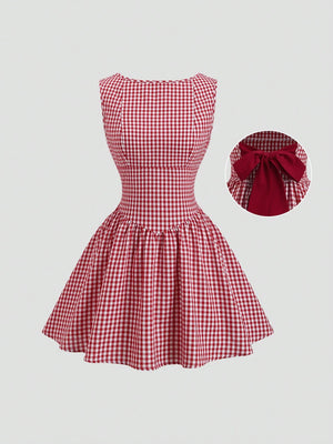 Imagen 1: Vista frontal del Vestido Corto A Cuadros rojo con falda campana.