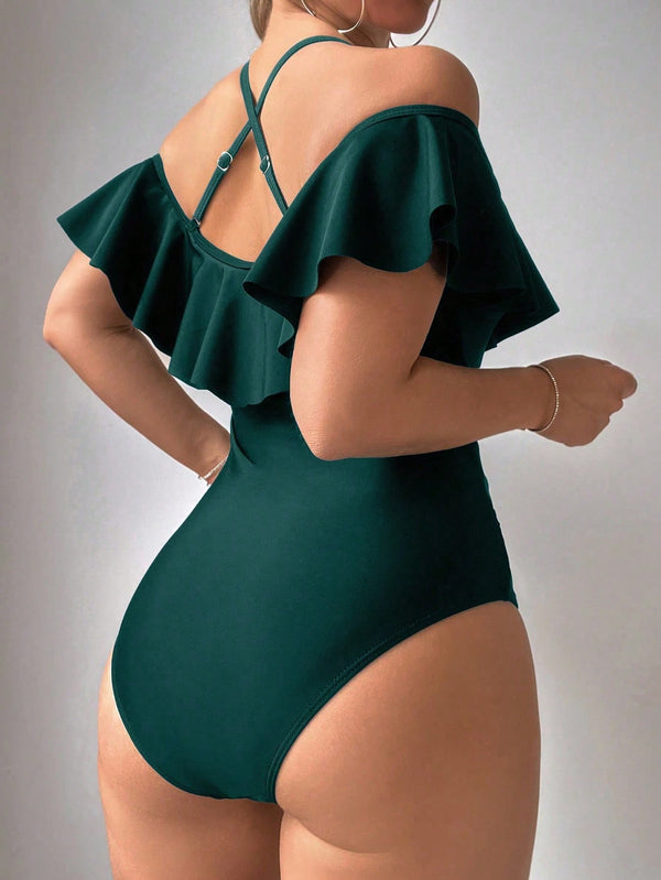 Vista posterior bikini entero cruzado con volante exagerado agua verde azul