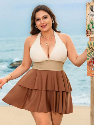 Detalle de la falda con doble volante en color café de un traje de baño tipo vestido.