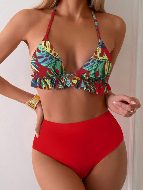 Bikini de dos piezas con estampado tropical y volantes en el top