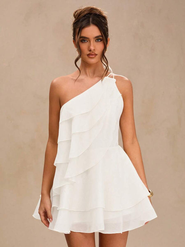 Vestido Asimétrico Blanco Con Volantes En Capas