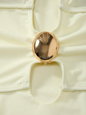 Vestido Largo Blanco Con Abertura y Botones Dorados