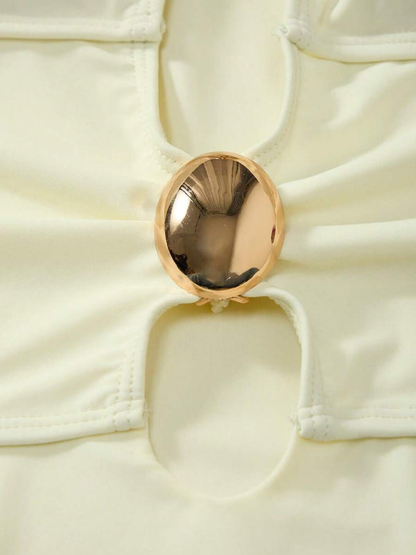 Vestido Largo Blanco Con Abertura y Botones Dorados