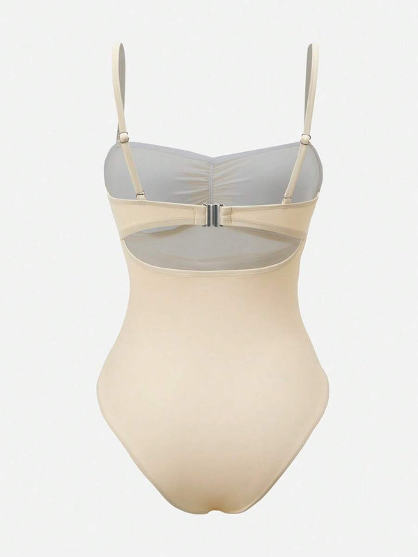 Conjunto De Traje De Baño Cut Out Con Falda Pareo Beige