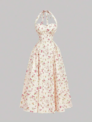 Detalle del corsé y escote corazón de un vestido floral blanco con flores rosas.