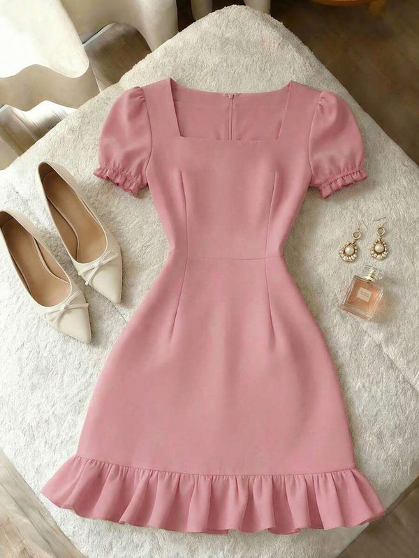 Vestido Rosa Con Escote Cuadrado Y Mangas Abullonadas