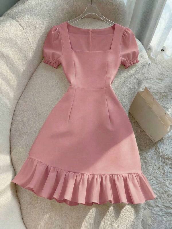 Vestido Rosa Con Escote Cuadrado Y Mangas Abullonadas